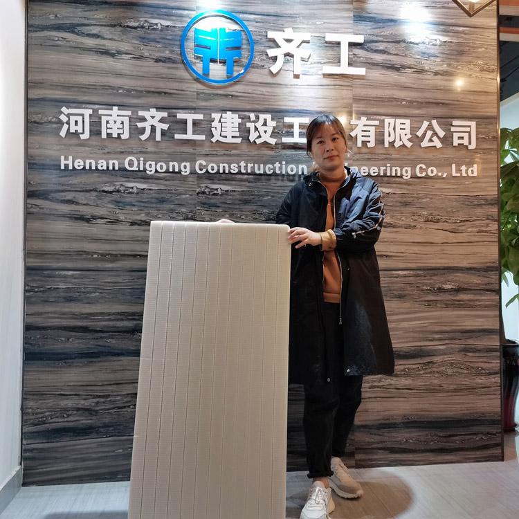 優(yōu)質(zhì)復(fù)合擠塑板與劣質(zhì)擠塑板有什么區(qū)別？